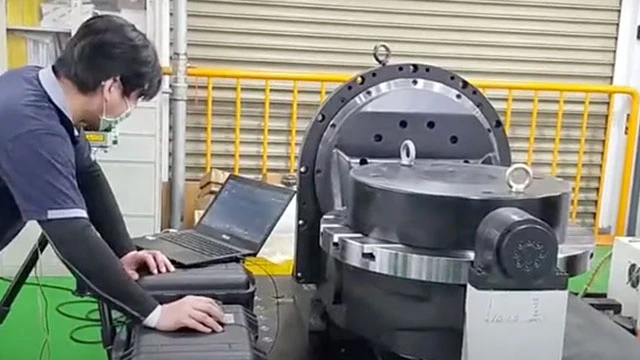 The accuracy is by loaded 200 kgs without encoder